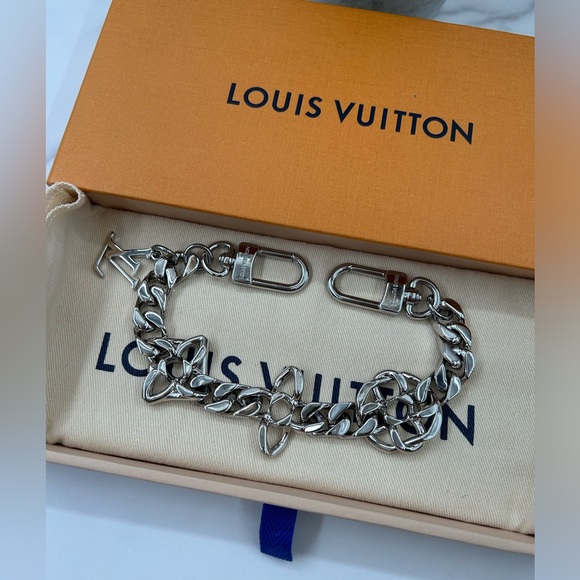 Louis Vuitton Accessories - ❌SOLD❌🔥RARE!! Louis Vuitton•Flower Chain Bag Charm